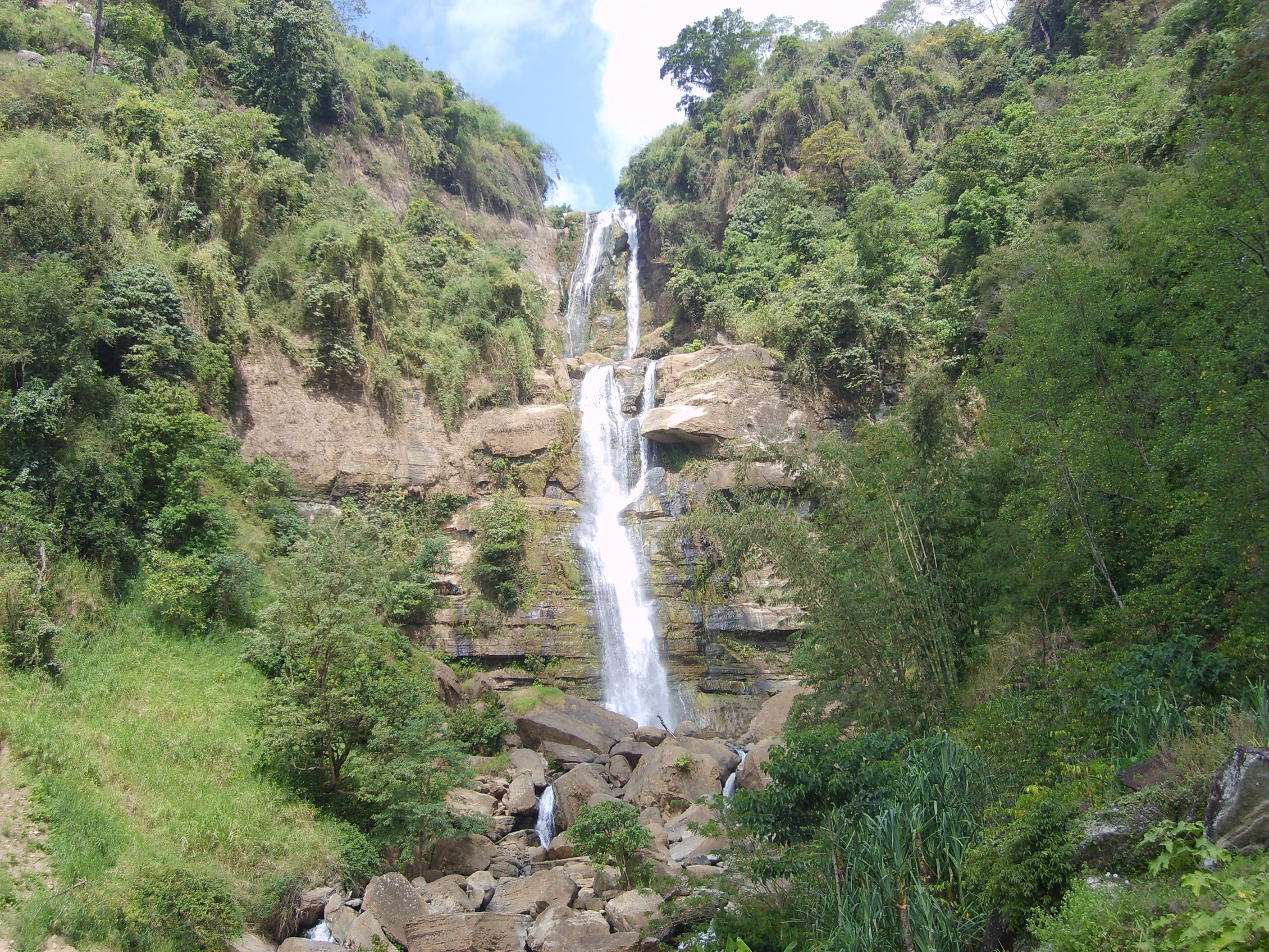 Cunca Rami Waterfall